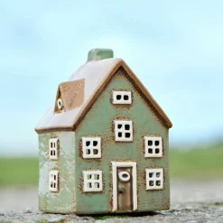 IB Laursen Teelicht-Haus Nyhavn grün mit brauner Tür